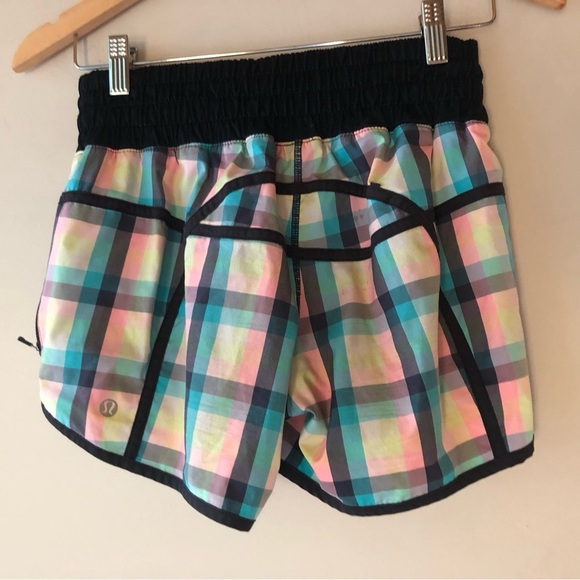 ➿ Lululemon | Tracker Shorts Sz 6 - Picture 4 of 5
